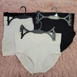 Skinnygirl Black and White Shapewear Set